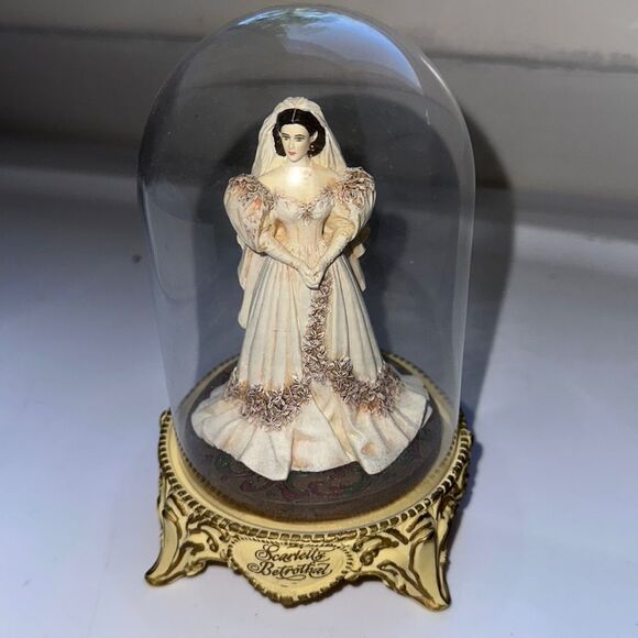 Vintage 1993 Franklin Mint Scarlett’s Betrothal figurine under glass dome - Picture 1 of 6